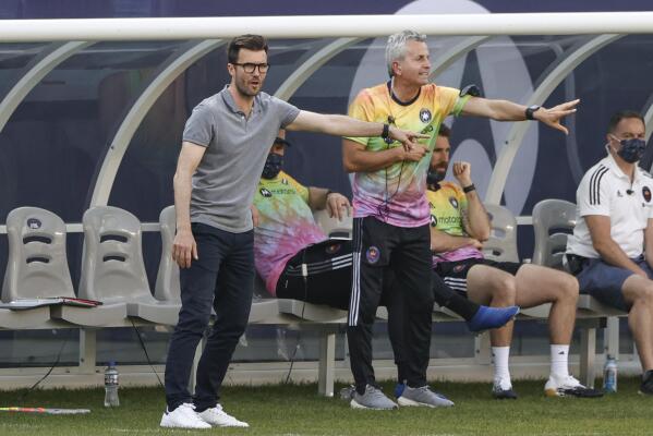 Chicago, USA, 10 June 2023. Major League Soccer (MLS) Chicago Fire FC head  coach Frank Klopas leaves the pitch at halftime against the Columbus Crew  at Soldier Field in Chicago, IL, USA.