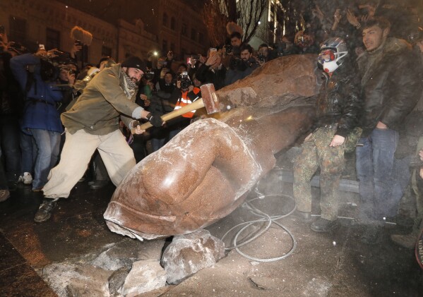 FILE - In this file photo taken on Dec. 8, 2013, Ukrainians break a monument to Vladimir Lenin in central Kyiv, Ukraine on Dec. 8, 2013. On Nov. 21, 2023, Ukraine marks the 10th anniversary of the uprising that eventually led to the ouster of the country’s Moscow-friendly president. (AP Photo/Efrem Lukatsky, file)