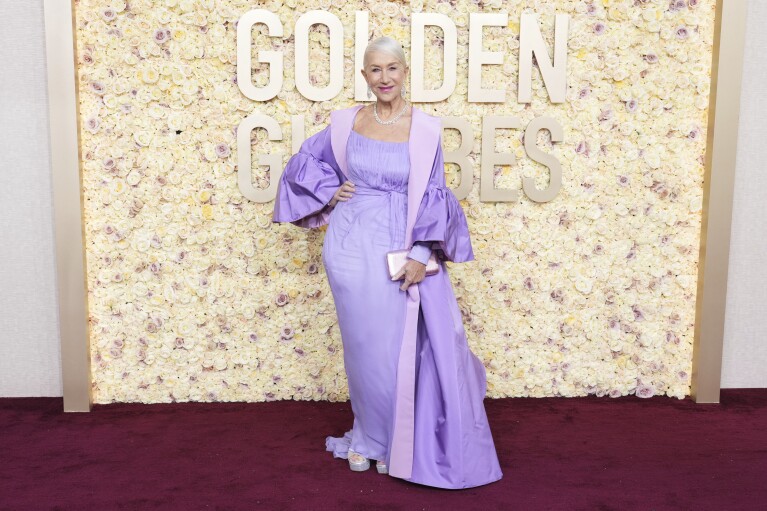 Helen Mirren llega a la 81ª edición de los Golden Globe Awards en el Beverly Hilton de Beverly Hills, California, el domingo 7 de enero de 2024.  (Foto de Jordan Strauss/InVision/AP)