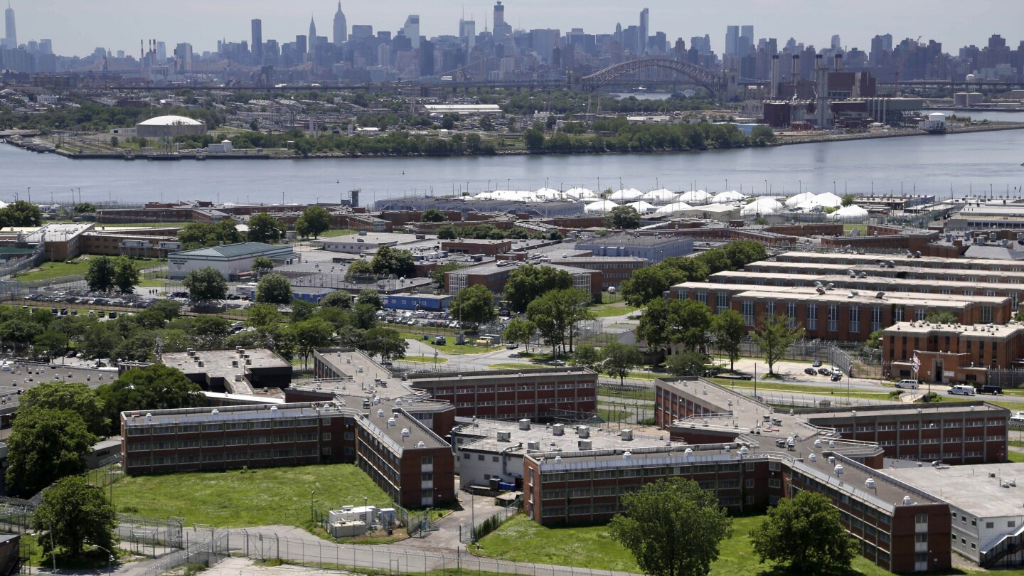 Judge blocks plan to allow immigration agents in New York City jail