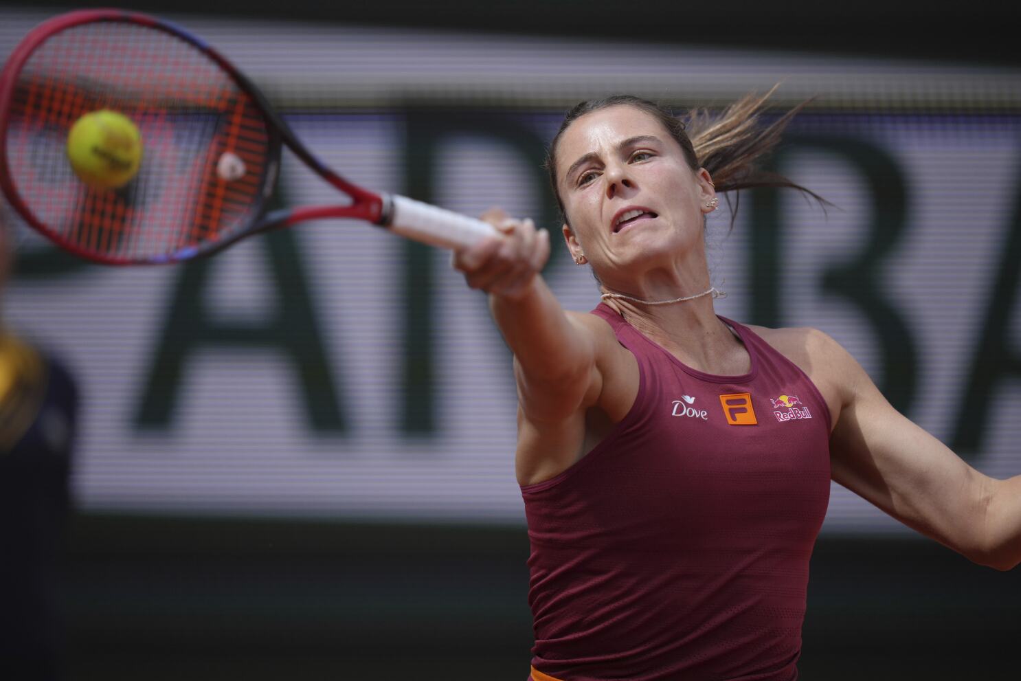Emma Navarro stunned by Jessica Bouzas Maneiro in French Open first round