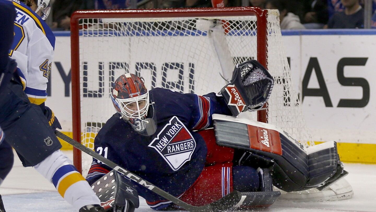 Шестеркин записа 13-и гаут в кариерата си в мач 200 в НХЛ, когато Рейнджърс победи Блус с 4-0