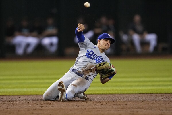 Freeman stays hot and so do the Dodgers, who beat the Diamondbacks