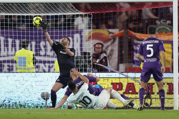 Fiorentina 0-1 Inter - Lautaro Martinez header fires Nerazzurri back to top  of Serie A as Viola miss second half penalty - Eurosport