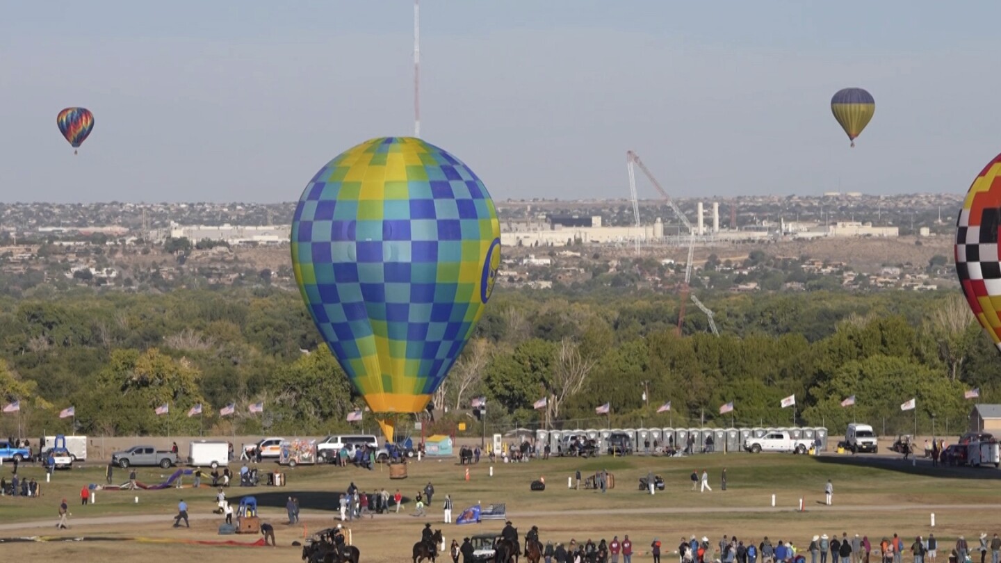 During the festival, a hot air balloon crashes into the radio tower in Albuquerque