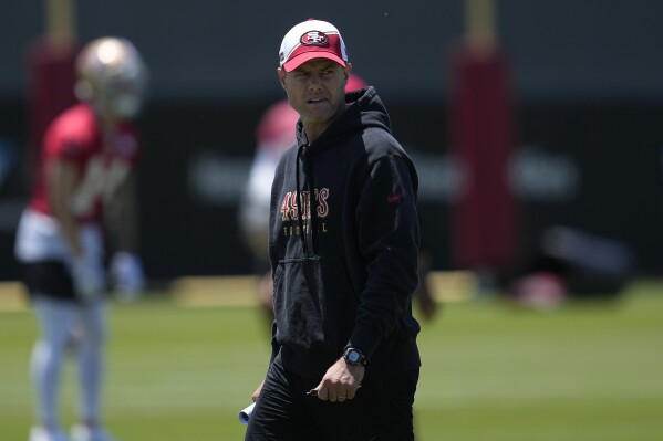 San Francisco 49ers assistant head coach Brandon Staley watches players during NFL football practice in Santa Clara, Calif., Tuesday, May 21, 2024. (AP Photo/Jeff Chiu)