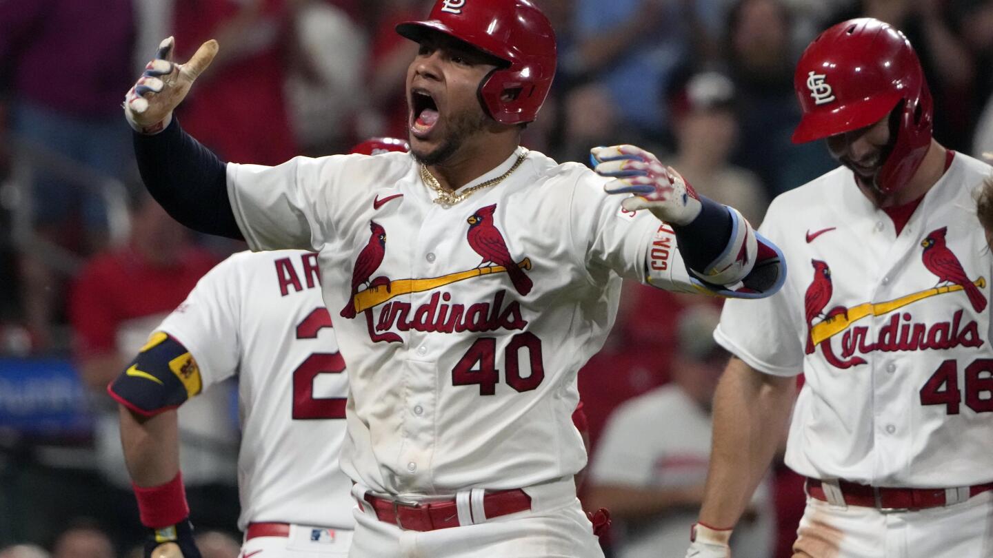 Cardenales ganan 16-8 a Dodgers en fiesta de jonrones; Contreras pega 2