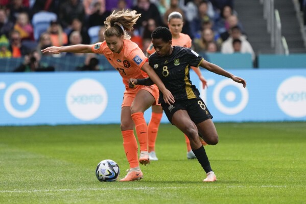 Netherlands' Victoria Pelova, left and South Africa's Hildah Magaia vie for the ball during the Women's World Cup round of 16 soccer match between the Netherlands and South Africa at the Sydney Football Stadium in Sydney, Australia, Sunday, Aug. 6, 2023. (AP Photo/Mark Baker)