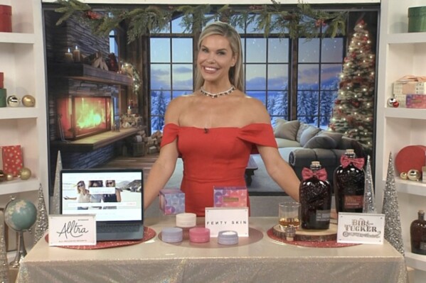 Everyday Glam’s Emily Loftiss Shares Perfectly Posh Gifts on TipsOnTv