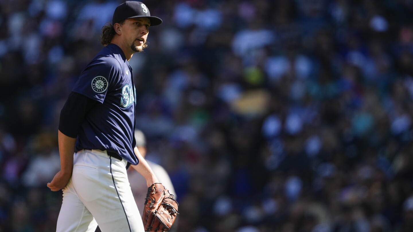 Mariners Defeat Yankees 3-2, Keep Playoff Hopes Alive