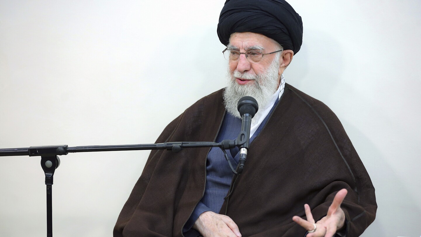 İran'ın Dini Lideri üstü kapalı olarak İsrail saldırısında çok az şeyin zarar gördüğünü itiraf ediyor