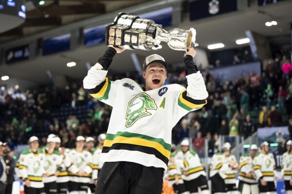 London Knights' Easton Cowan (7) celebrates with teammates after the London Knights defeated the Medicine Hat Tigers 4-1 in Memorial Cup hockey finals, in Rimouski, Que., on Sunday, June 1, 2025. (Christopher Katsarov/The Canadian Press via AP)