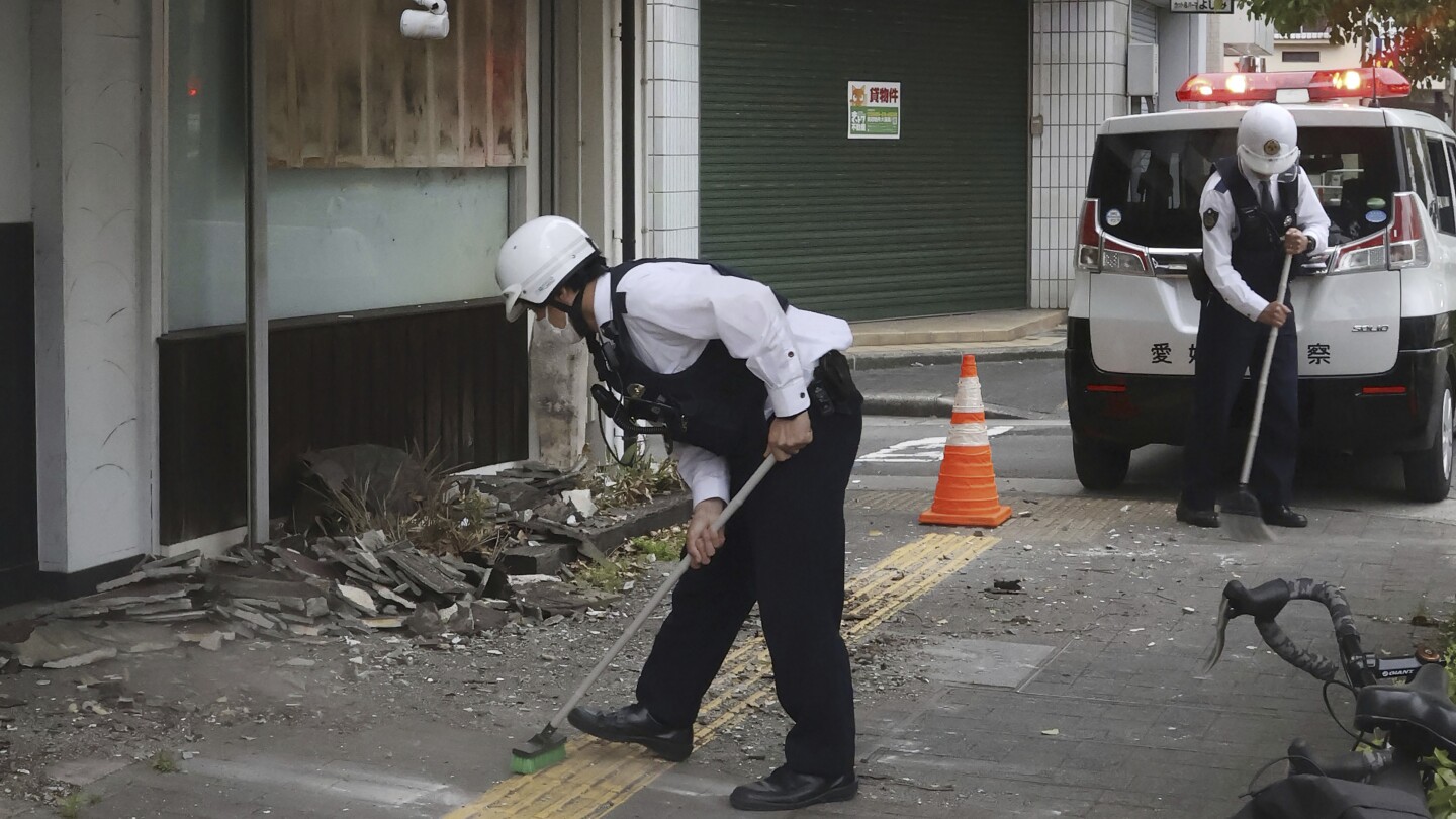ТОКИО (AP) — Силно земетресение, което удари югозападна Япония късно