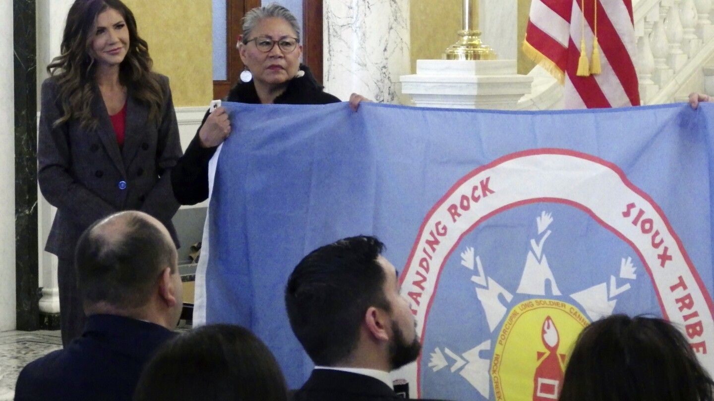 Племенните знамена се празнуват в Капитолия на Южна Дакота, но един лидер вижда още какво да направи