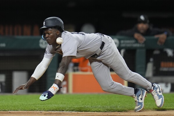 New York Yankees' Jazz Chisholm Jr. dives safely into home base to score on a single by Anthony Volpe during the fifth inning of a baseball game against the Chicago White Sox, Monday, Aug. 12, 2024, in Chicago. (AP Photo/Erin Hooley)