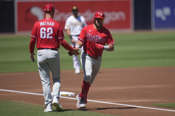 Phillies' Kyle Schwarber delivers walk-off in win over Padres