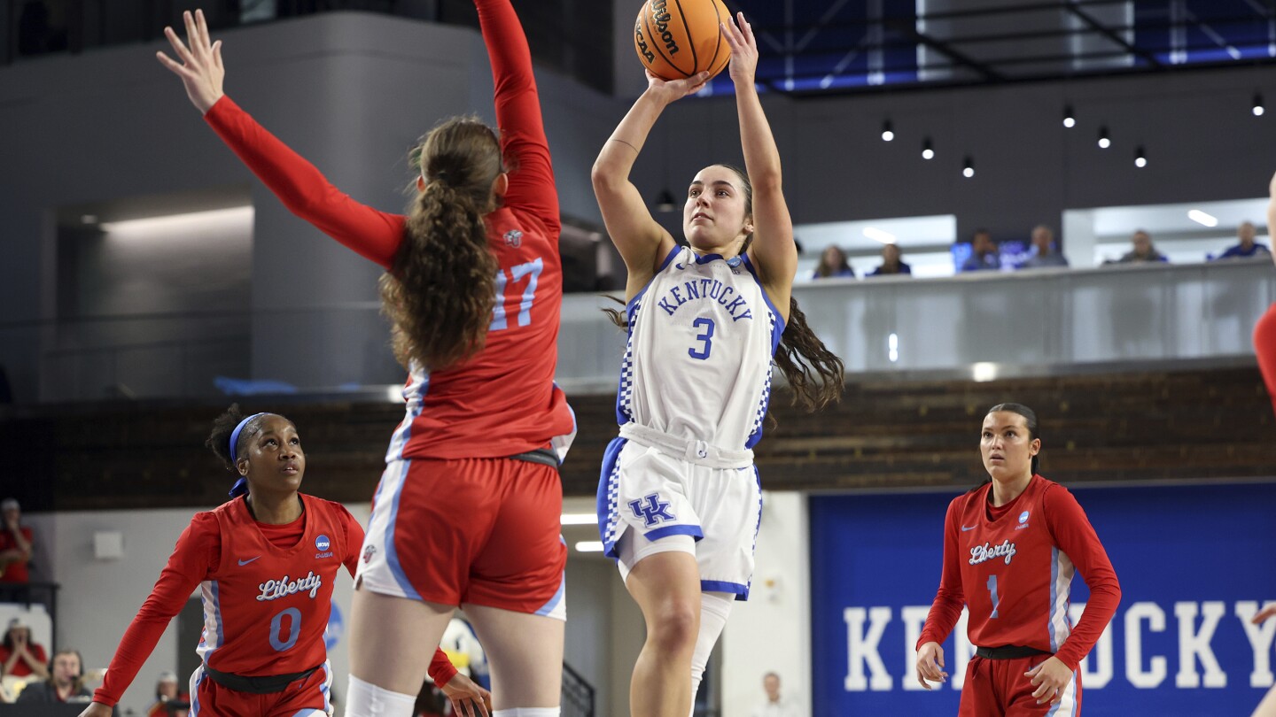 Georgia Amoore scores 34 points and Kentucky holds off charge by Liberty for 79-78 March Madness win