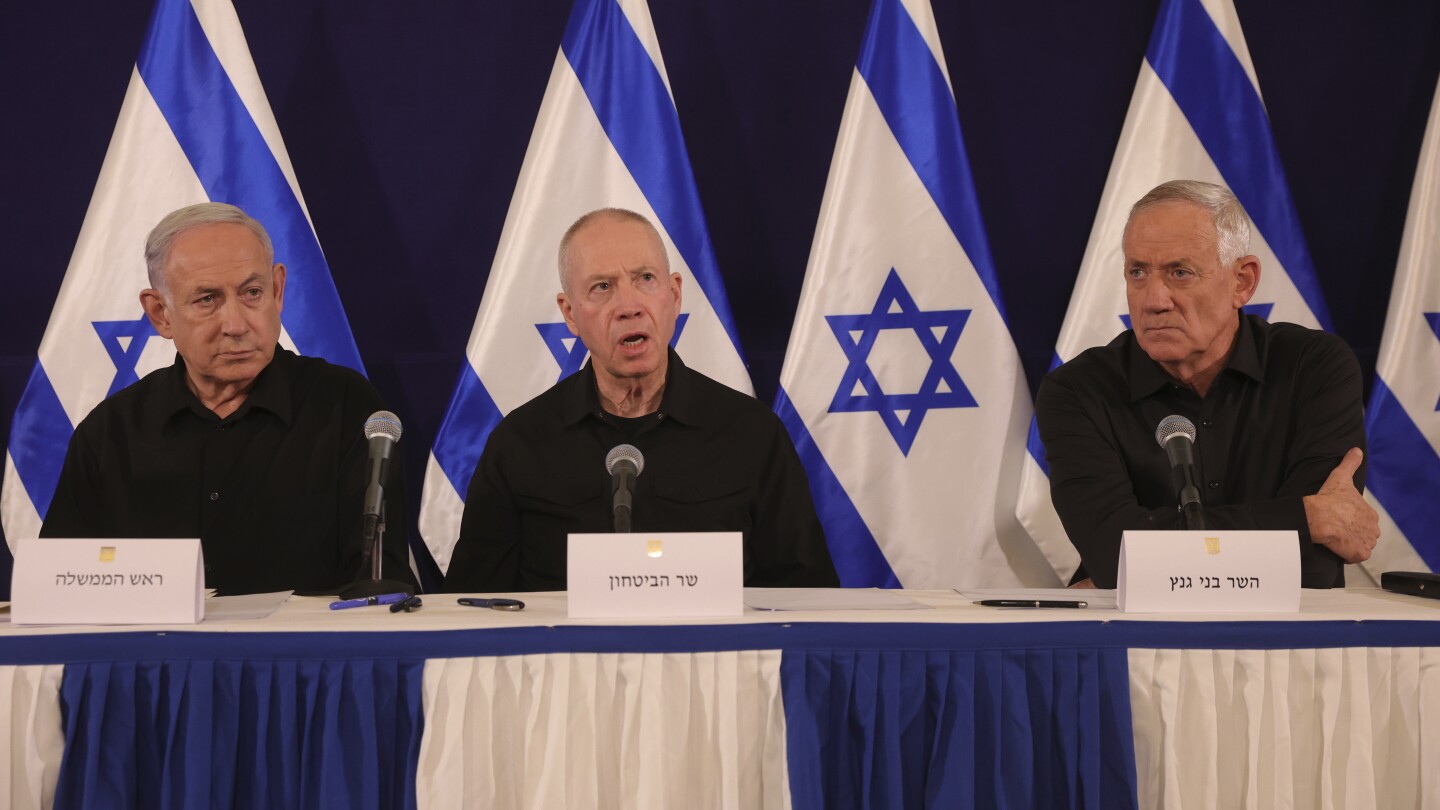ТЕЛ АВИВ Израел AP — Израелският премиер Бенямин Нетаняху разпусна