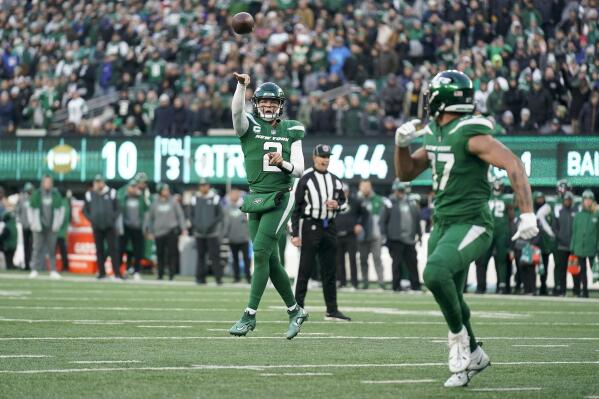 New York Jets quarterback Zach Wilson (2) throws a touchdown pass to New York Jets tight end C.J. Uzomah (87) during the fourth quarter of an NFL football game against the Detroit Lions, Sunday, Dec. 18, 2022, in East Rutherford, N.J. (AP Photo/Seth Wenig)