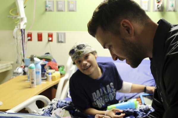 
              This photo provided by HCA Healthcare’s Methodist Children’s Hospital shows  Justin Timberlake visiting patients at the San Antonio, Texas hospital Friday, Jan. 18, 2019. (Anthony McCartney/HCA Healthcare’s Methodist Children’s Hospital via AP)
            