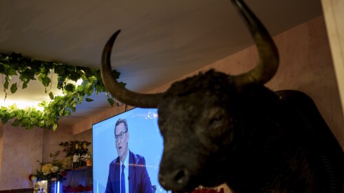 PP party leader Alberto Nunez Feijoo is displayed on a television screen in a bar during a live broadcast debate with Spanish Prime minister and PSOE candidate Pedro Sanchez ahead the general elections in Madrid, Spain, Monday, July 10, 2023. Sanchez called snap general elections for July 23 after the Socialist party and United We Can took a serious battering in local and regional elections May 28. (AP Photo/Manu Fernandez)