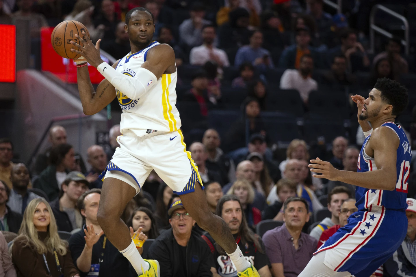 Stephen Curry scores 37 as Warriors beat 76ers 119-107