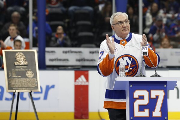 Former New York Islander John Tonelli waves to the crowd during