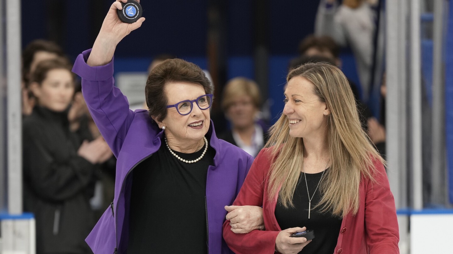 Реакции от встъпителния мач на Професионалната женска хокейна лига в Торонто