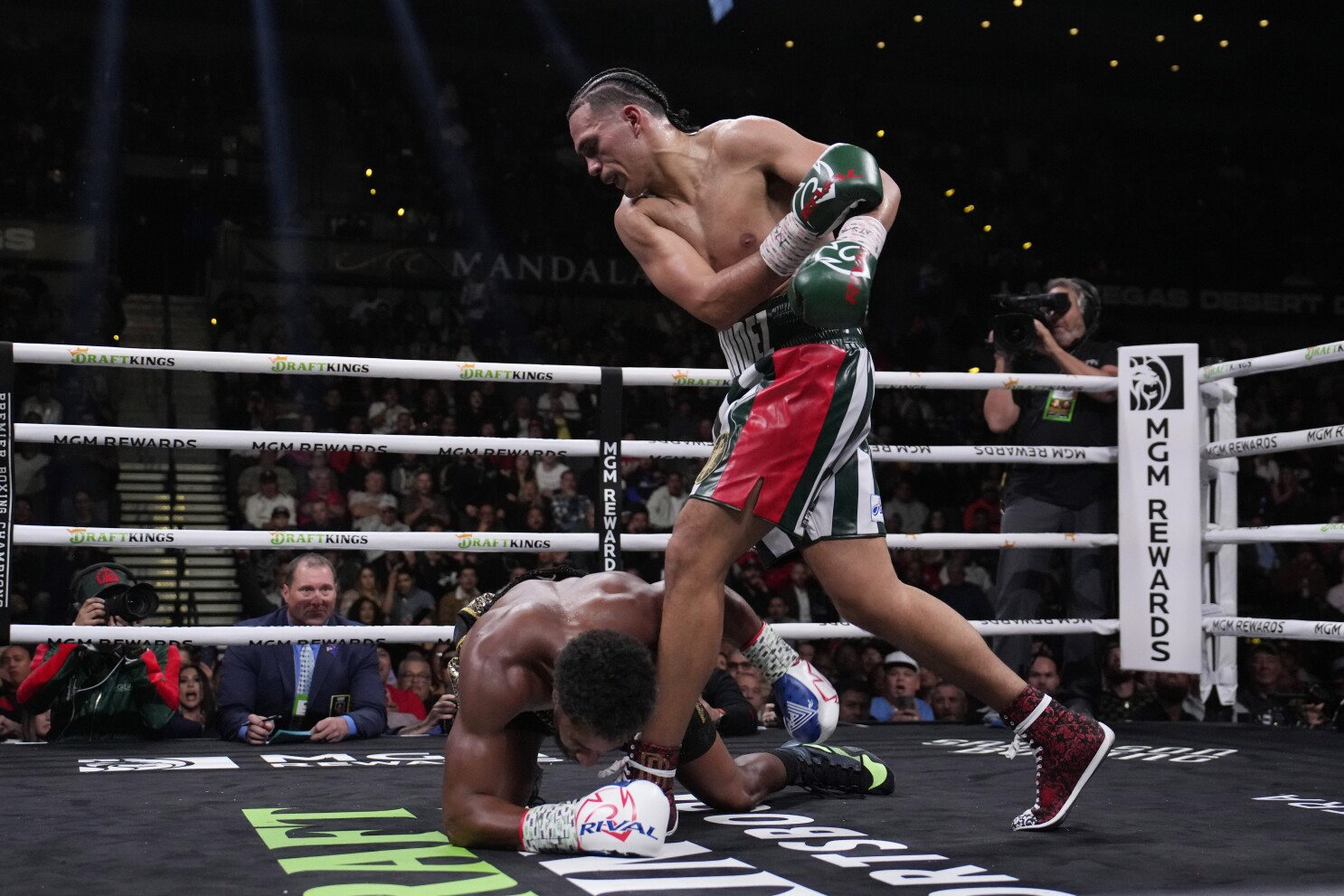 Benavidez stops Andrade after six rounds, calls for fight with