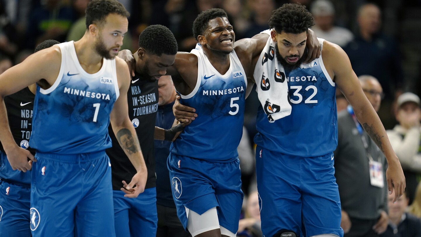 Timberwolves star Edwards leaves game vs. Thunder with bruised hip after hard fall