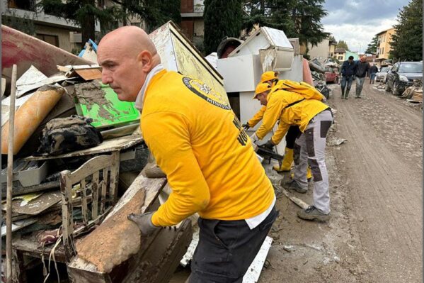 LOS ANGELES, Calif. and CAMPI BISENZIO, Italy, Nov. 16, 2023 (SEND2PRESS NEWSWIRE) -- Responding to a call from the civil protection department in early November, Scientology Volunteer Ministers reached out to the municipality of Campi Bisenzio with help. The Bisenzio River, for which the town is named, had overflowed, wreaking havoc.