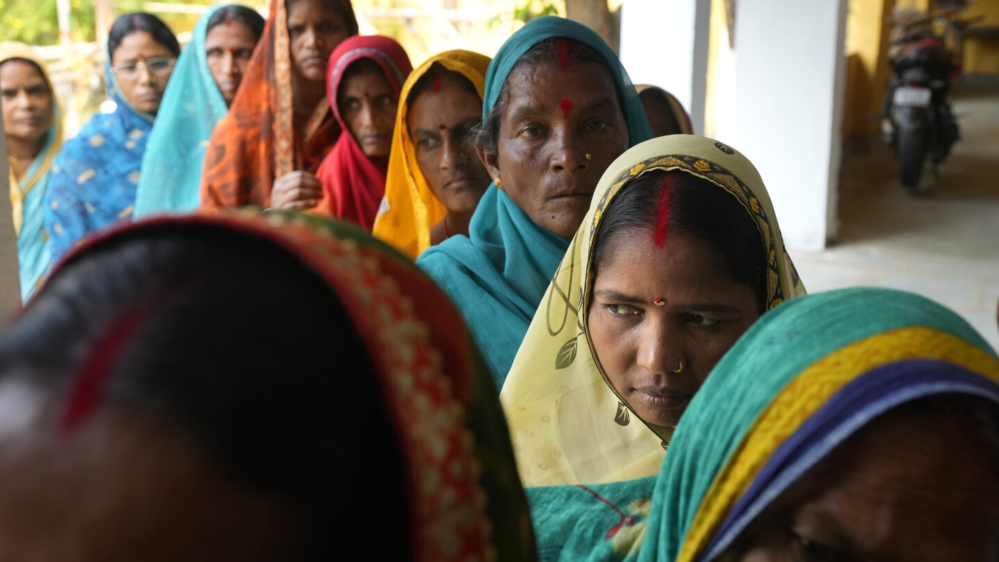 САМАСТИПУР, Индия (AP) — Милиони индийци в 96 избирателни района