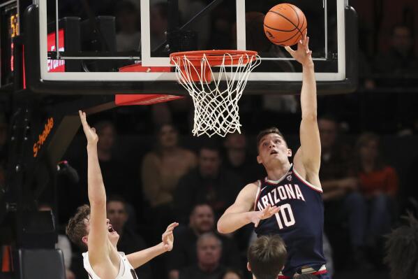 Arizona forward Azuolas Tubelis, right, drives to the basket as Oregon State forward Tyler Bilodeau, left, defends during the first half of an NCAA college basketball game in Corvallis, Ore., Thursday, Jan. 12, 2023. (AP Photo/Amanda Loman)