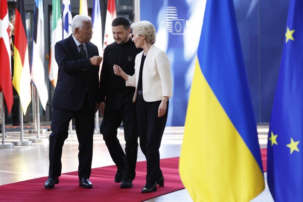 From left, European Council President Antonio Costa, Ukraine's President Volodymyr Zelenskyy and European Commission President Ursula von der Leyen arrive for an EU Summit at the European Council building in Brussels, Thursday, March 6, 2025. (AP Photo/Omar Havana)
