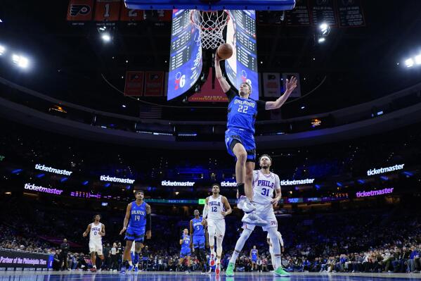 Allen Iverson - Philadelphia 76's - Slam dunk over Shaq & Kobe