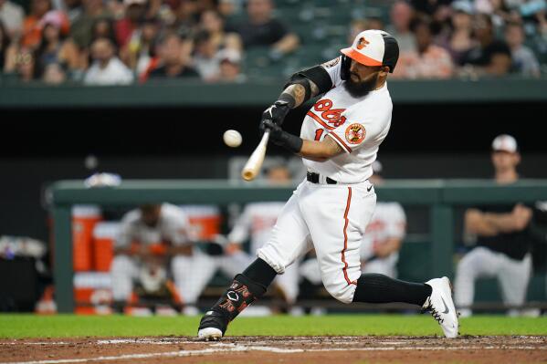 Mountcastle homers off Cease, Orioles hold off White Sox 5-3