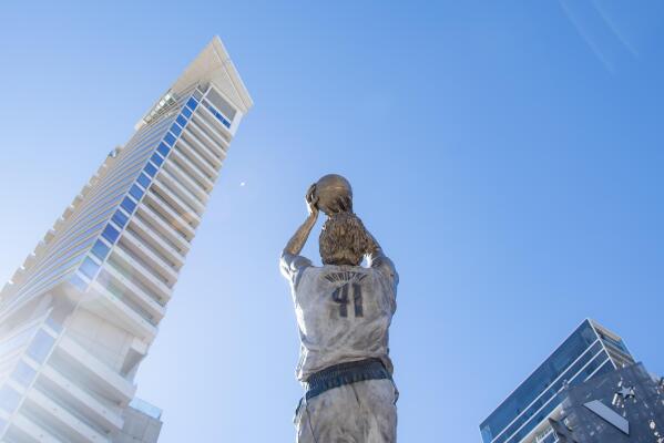 Dirk Nowitzki Statue to be Revealed on Christmas Day