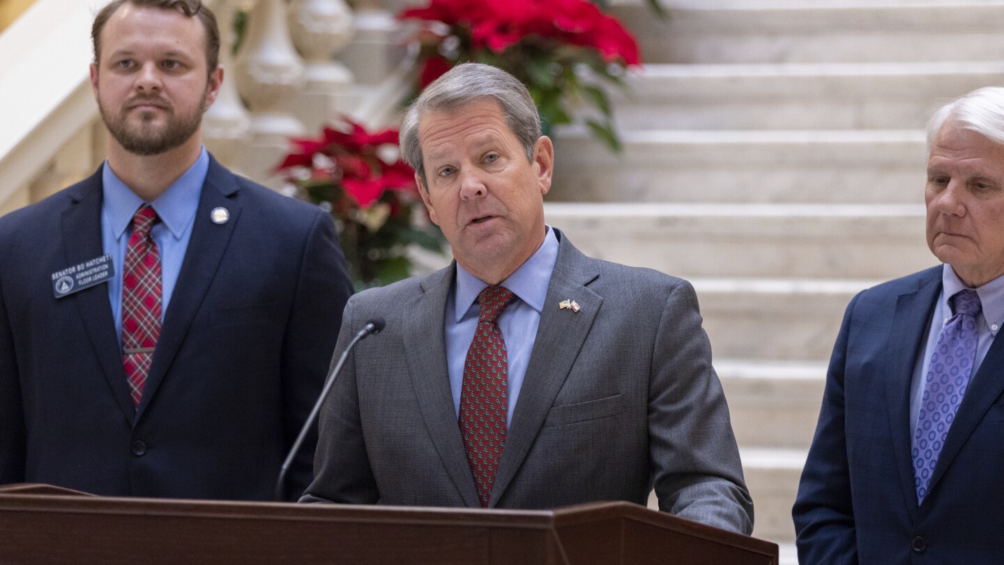 Губернаторът на Джорджия казва, че щатът ще изплати бонус от 1000 долара в края на годината на държавни и училищни служители