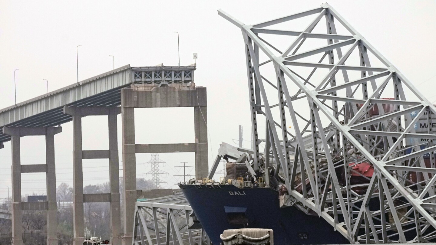 Вижте нашето отразяване на срутения мост в Мериленд