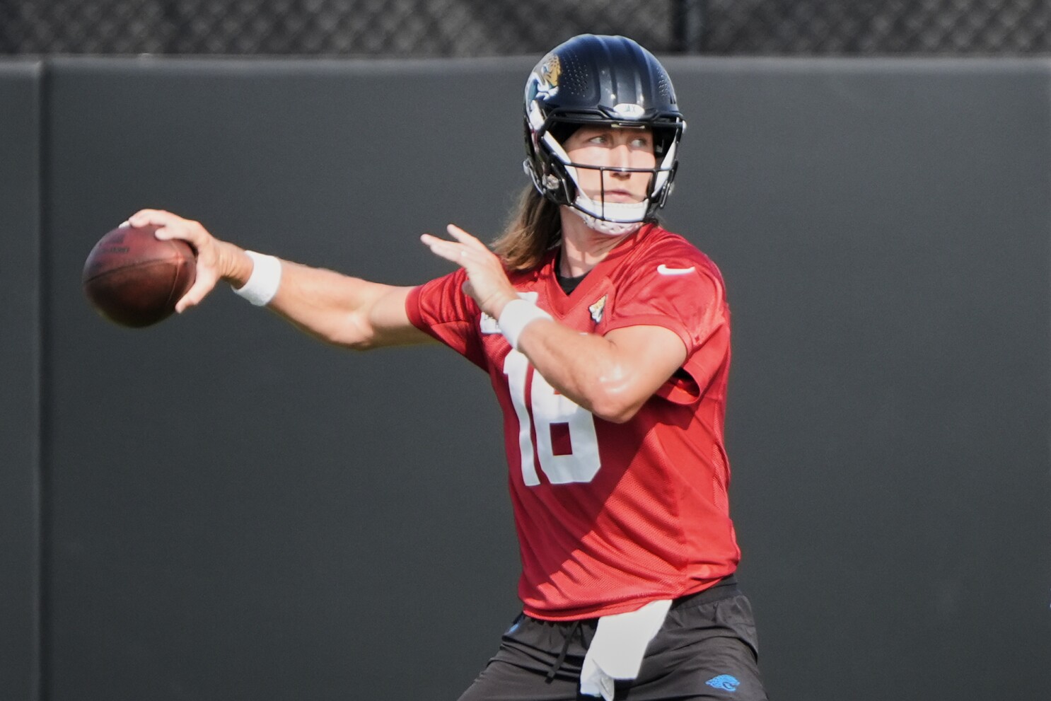 Jaguars QB Trevor Lawrence has 'general soreness' in throwing arm