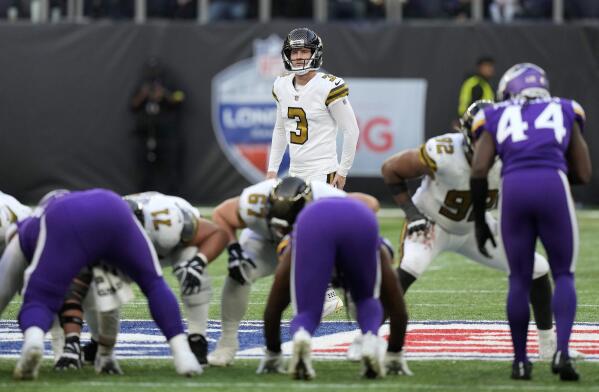 Saints miss last-second FG to give Vikings 28-25 win in London