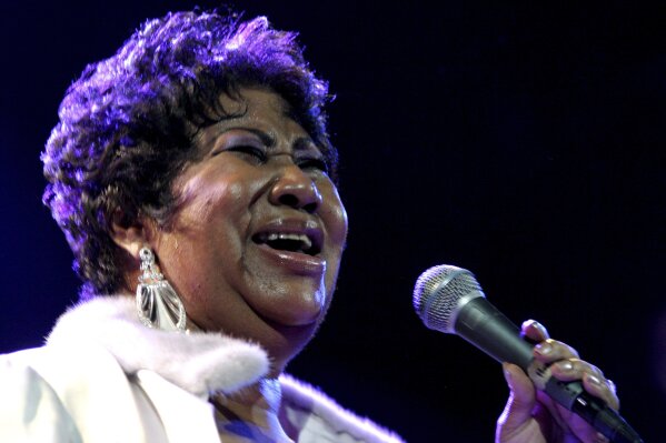 
              FILE - In this Nov. 21, 2008 file photo, Aretha Franklin performs at the House of Blues in Los Angeles.   Franklin died Thursday, Aug. 16, 2018 at her home in Detroit.  She was 76.  (AP Photo/Shea Walsh, file)
            