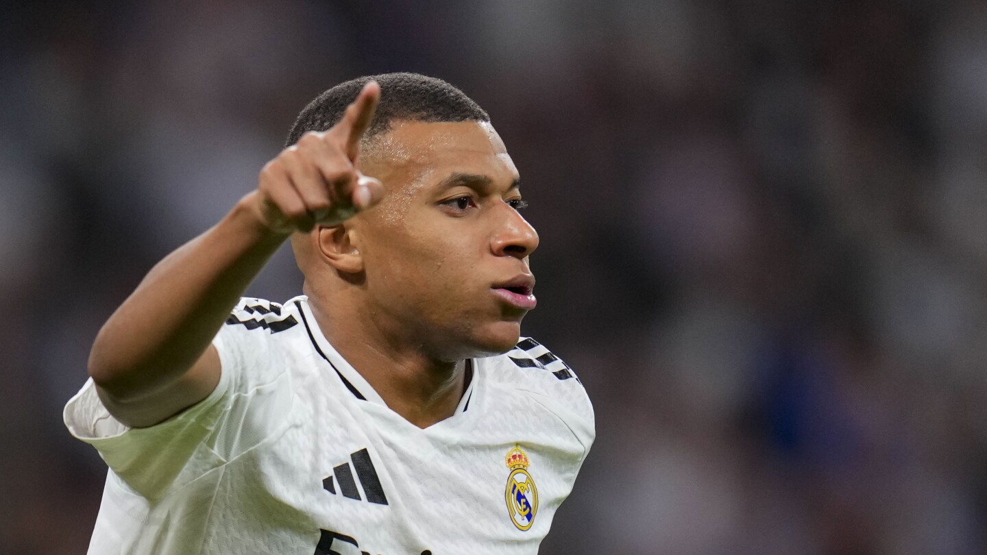 Mbappé continues his goal streak and Real Madrid beats Alaves 3-2 in the Spanish league