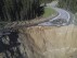 这张由怀俄明州公路巡逻队提供的照片显示，2024年6月8日，星期六，怀俄明杰克逊附近的提顿山口有一段损坏的路段，官方称该路段“严重失败”