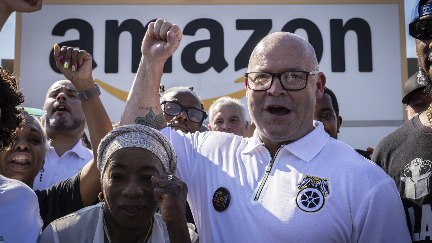 Teamsters say Amazon staff will strike at more than one amenities as union seeks exertions contract