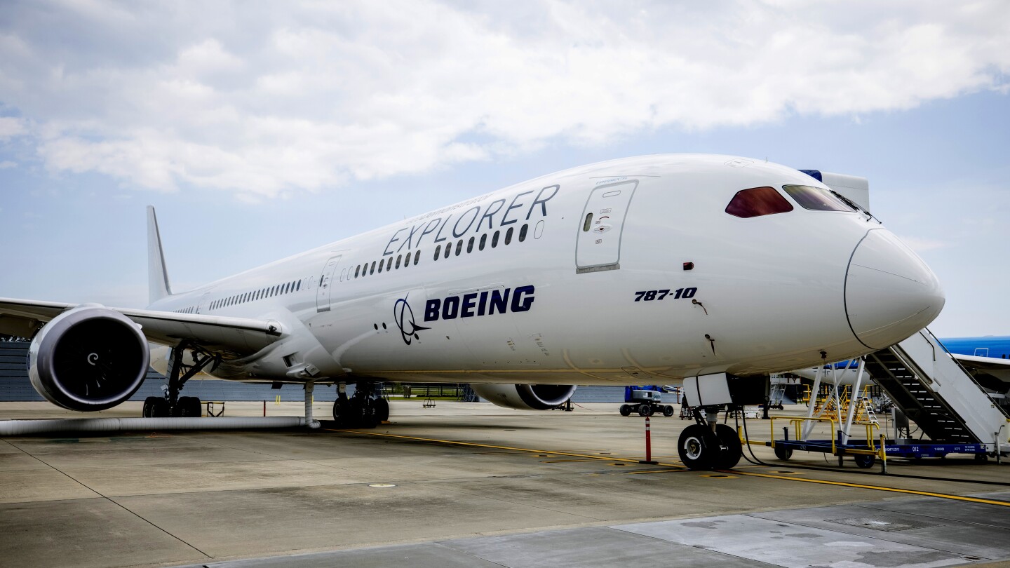 FAA разследва, след като Boeing заяви, че работниците в Южна Каролина са фалшифицирали 787 протокола от инспекции