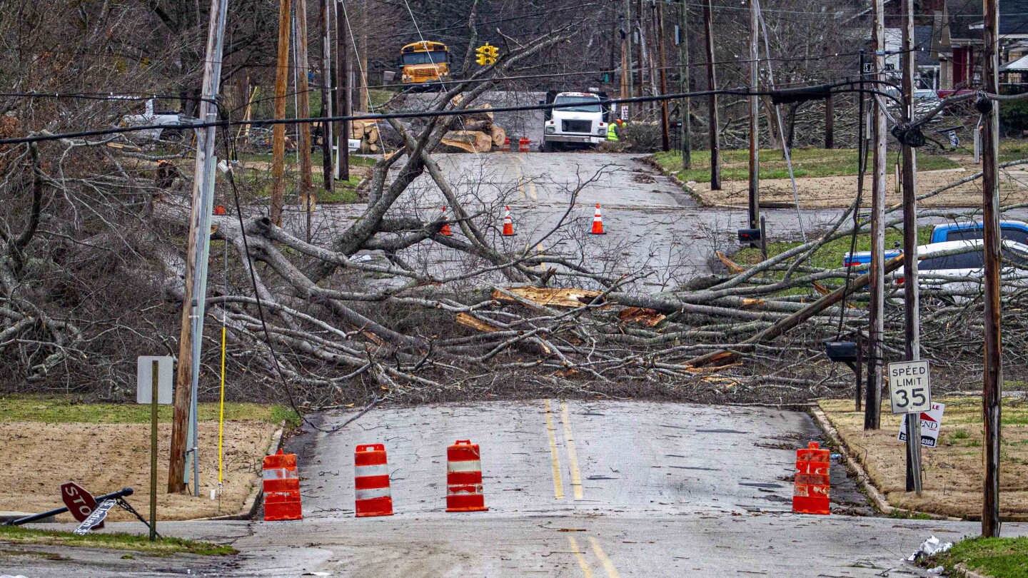 'Life-threatening cold' expected as polar vortex stretches across U.S. after deadly weekend flooding