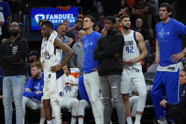 Dallas Mavericks players react during the final moments of their loss to Phoenix Suns in Game 2 of an NBA basketball second-round playoff series, Wednesday, May 4, 2022, in Phoenix. (AP Photo/Matt York)