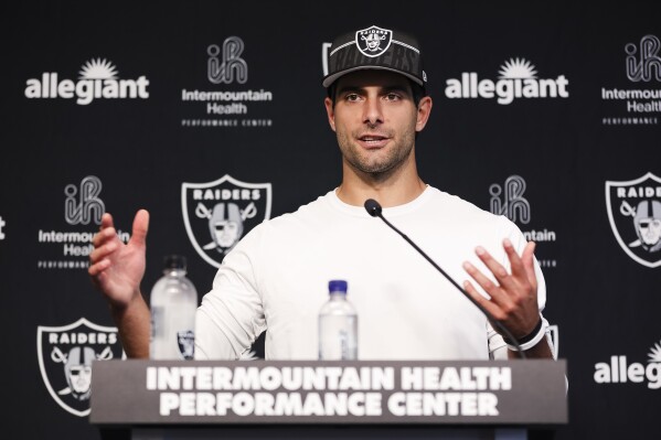 Jimmy Garoppolo finally takes practice field for the Raiders - The San  Diego Union-Tribune