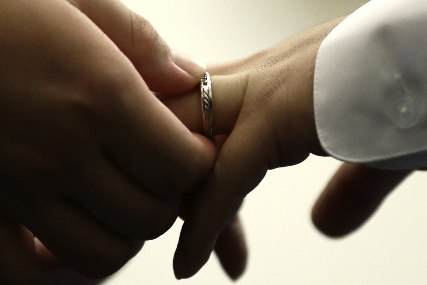 US children of divorce have reduced earnings, increased chances of teen births and jail, study says